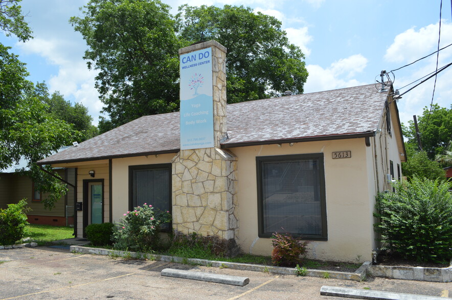 Primary Photo Of 5613 Adams Ave, Austin Freestanding For Lease