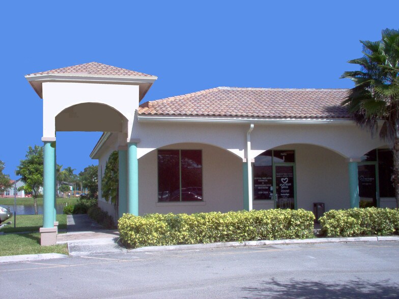 More Photos Of 2525 Embassy Dr S, Cooper City Office For Lease