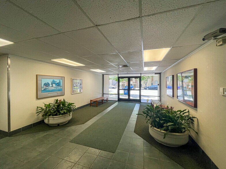 More Photos Of 2525 K St, Sacramento Medical For Lease