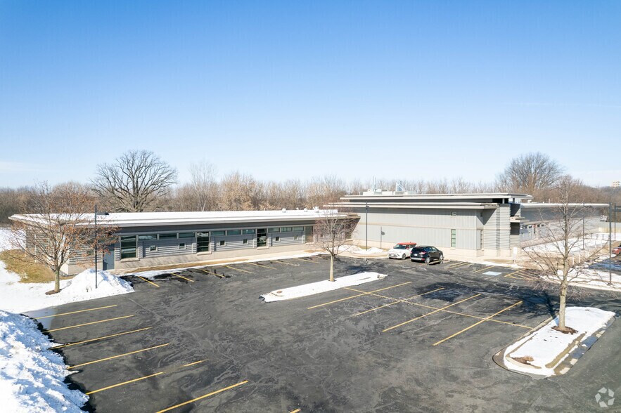 More Photos Of 2 Marsh Ct, Madison Flex For Sale