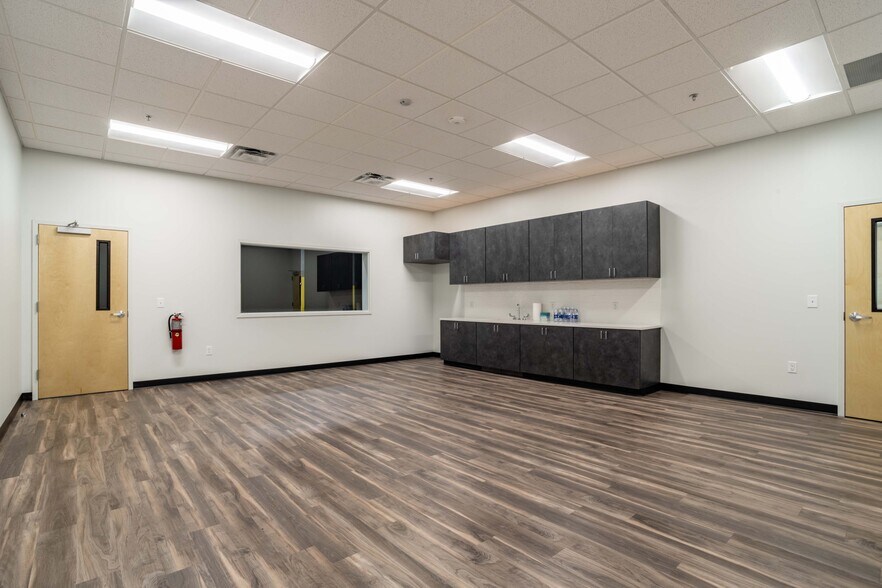 More Photos Of 12801 Jamesburg Dr, Huntersville Distribution For Lease