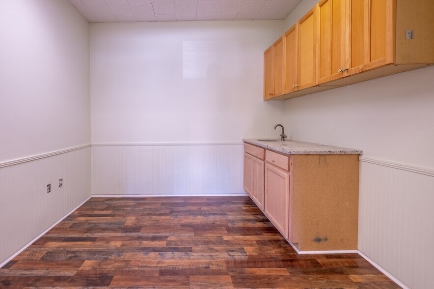 More Photos Of 1842 Banking St, Greensboro Office For Sale