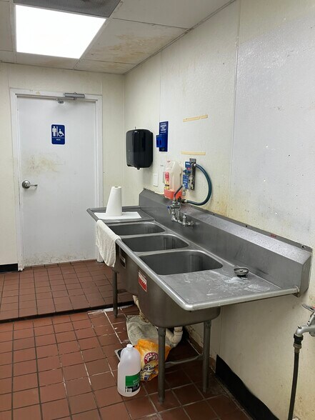 More Photos Of 2110 W 5th St, Plainview Restaurant For Sale