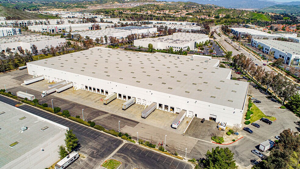 More Photos Of 28104-28144 Witherspoon Pky, Valencia Warehouse For Lease