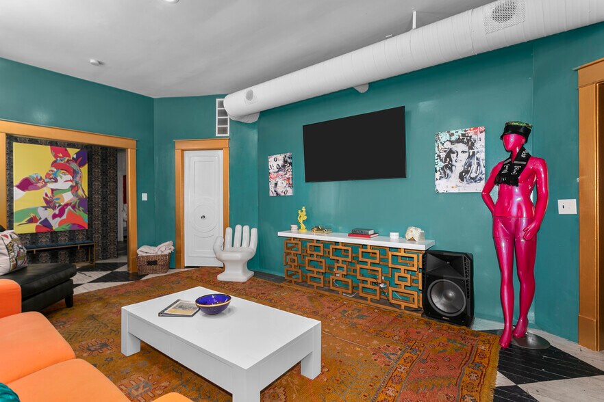 More Photos Of 120-122 W 5th St, Kansas City Storefront Retail Residential For Sale