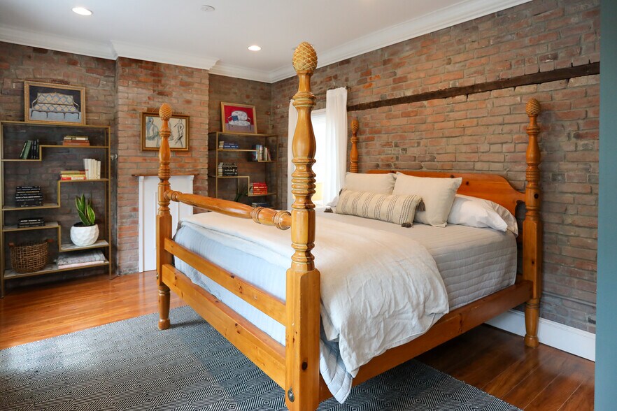 More Photos Of 221 E Clay St, Richmond Storefront Retail Residential For Sale