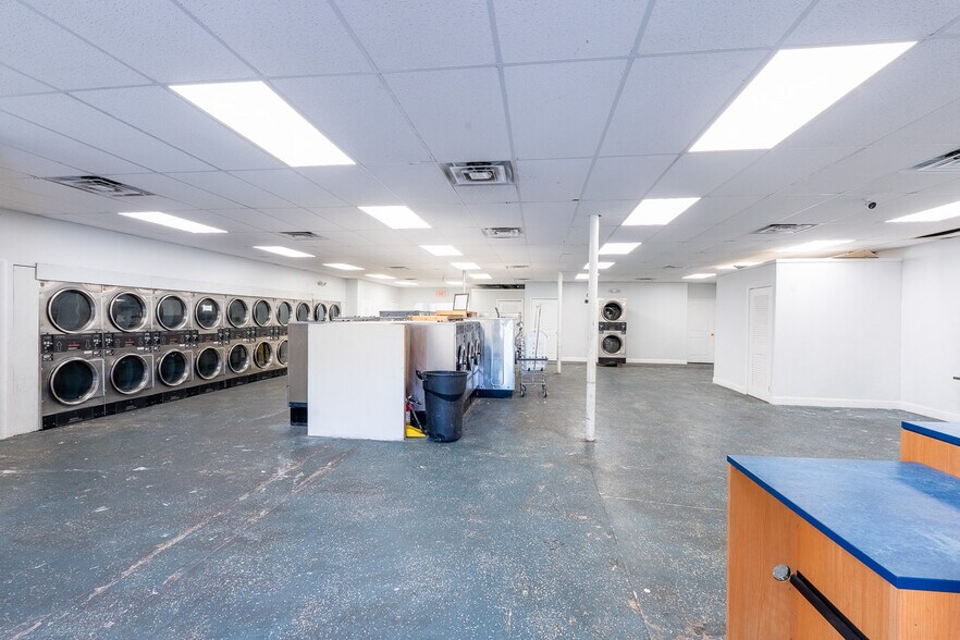 More Photos Of 5428 Cleveland Rd, Jacksonville Supermarket For Sale