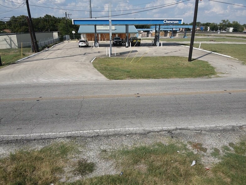 Primary Photo Of 7019 Branching Ct, San Antonio Convenience Store For Lease