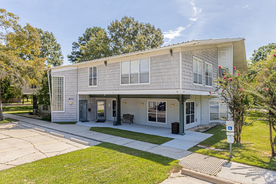 More Photos Of 200 Mariners Plaza Dr, Mandeville Unknown For Lease