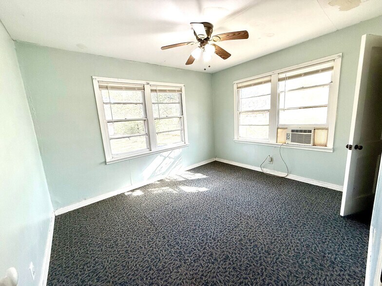 More Photos Of 9278 N Highway 77, Lexington Flex For Sale