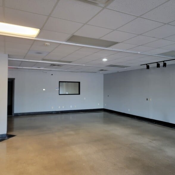 More Photos Of 101 W Washington Center Rd, Fort Wayne Storefront Retail Office For Sale