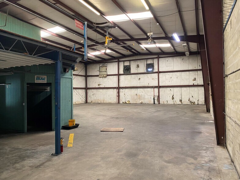 More Photos Of 5110 S Westshore Blvd, Tampa Warehouse For Lease