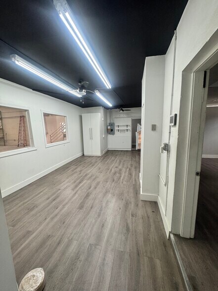 More Photos Of 2376-2380 NW 21st Ter, Miami Warehouse For Lease