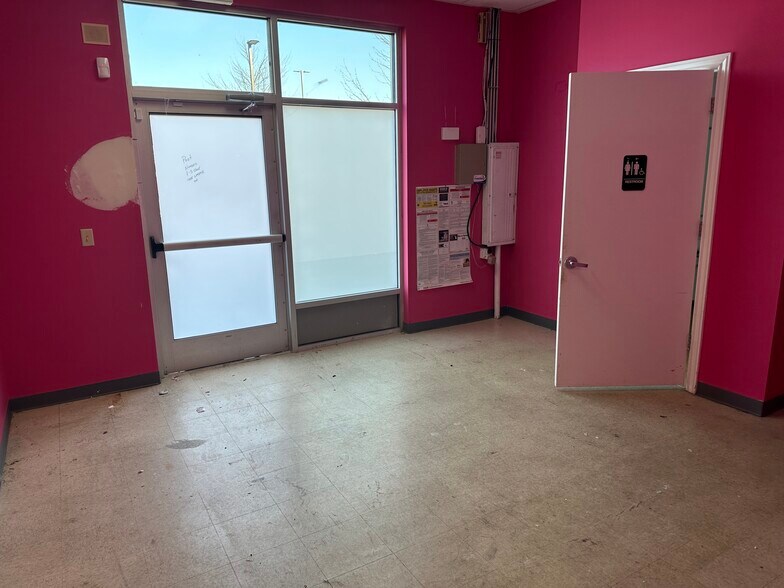 More Photos Of 6880 W Main St, Kalamazoo General Retail For Sale