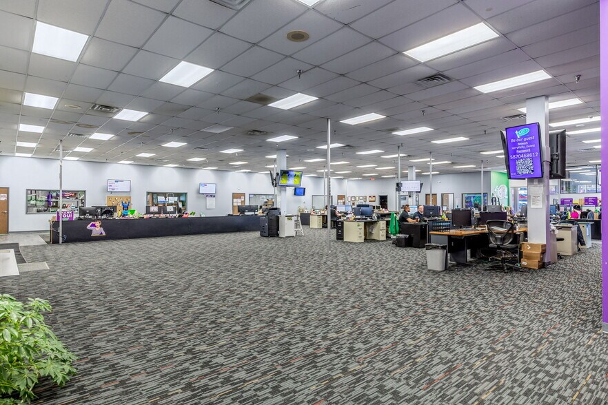 More Photos Of 4631 N Saint Peters Pky, Saint Peters Flex For Sale