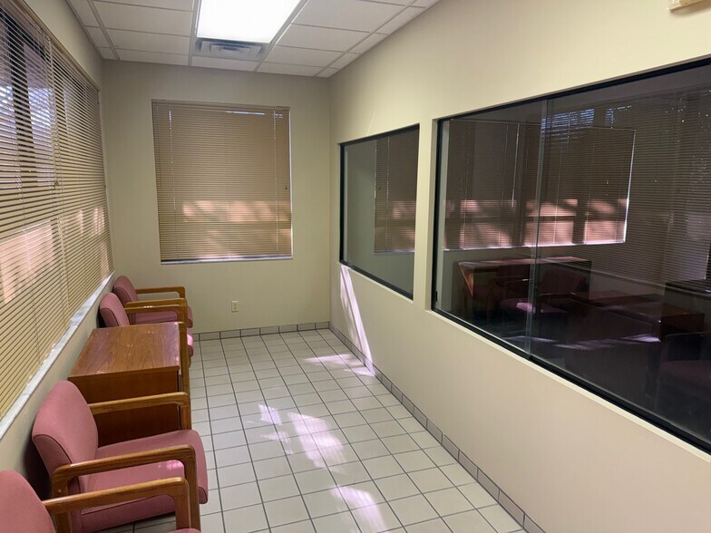 More Photos Of 4190 Corporate Ct, Palm Harbor Warehouse For Lease