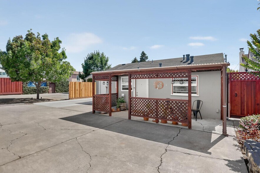 More Photos Of 20847 Chester St, Castro Valley Multifamily For Sale