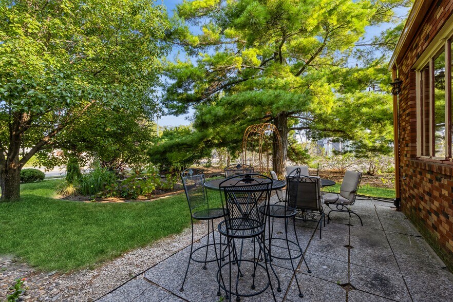 More Photos Of 324 1st St, Des Moines General Retail For Sale