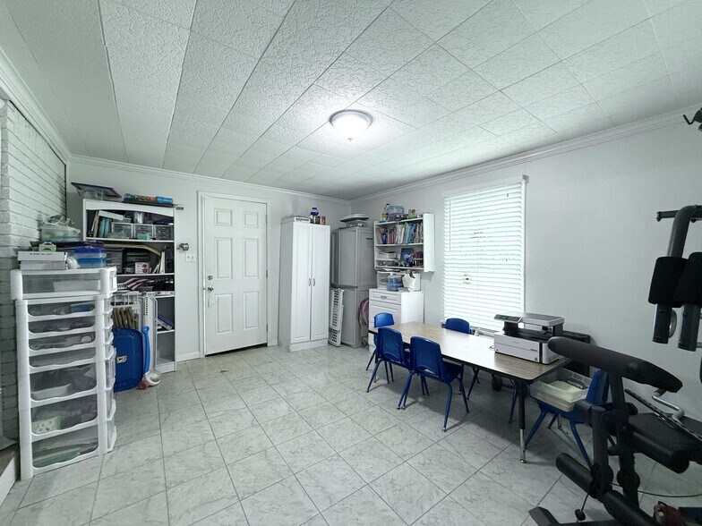 More Photos Of 608 S Pine St, Cabot Flex For Sale