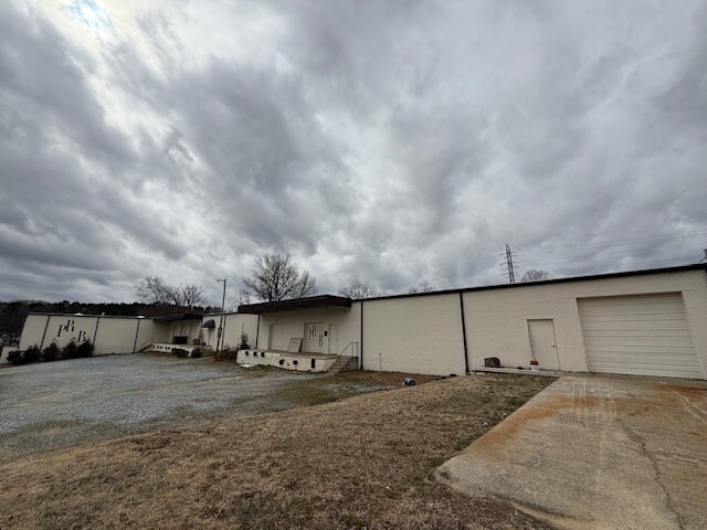 More Photos Of 500 Ennis St, High Point Warehouse For Sale