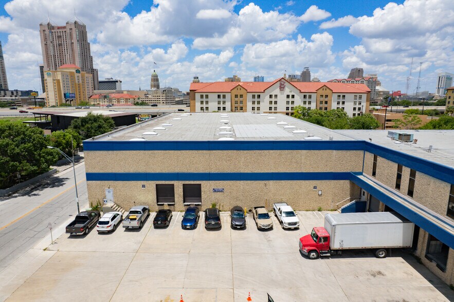 More Photos Of 1113-1133 E Houston St, San Antonio Warehouse For Lease