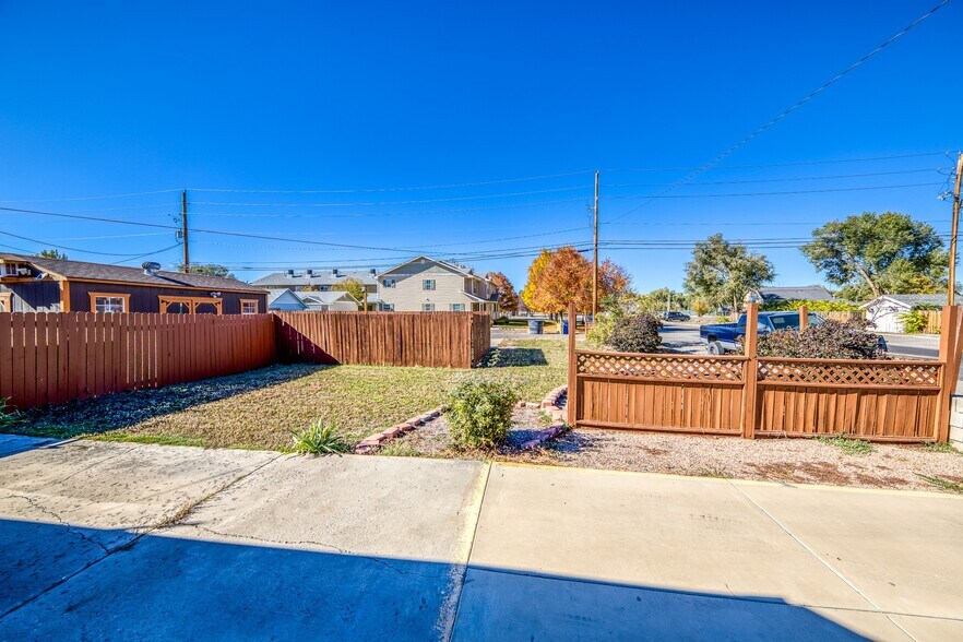 More Photos Of 1047 N 1st St, Montrose Office For Sale