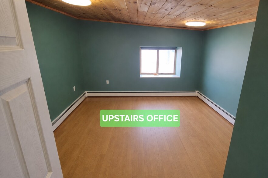 More Photos Of 21 Ranger Dr, Kittery Light Distribution For Sale