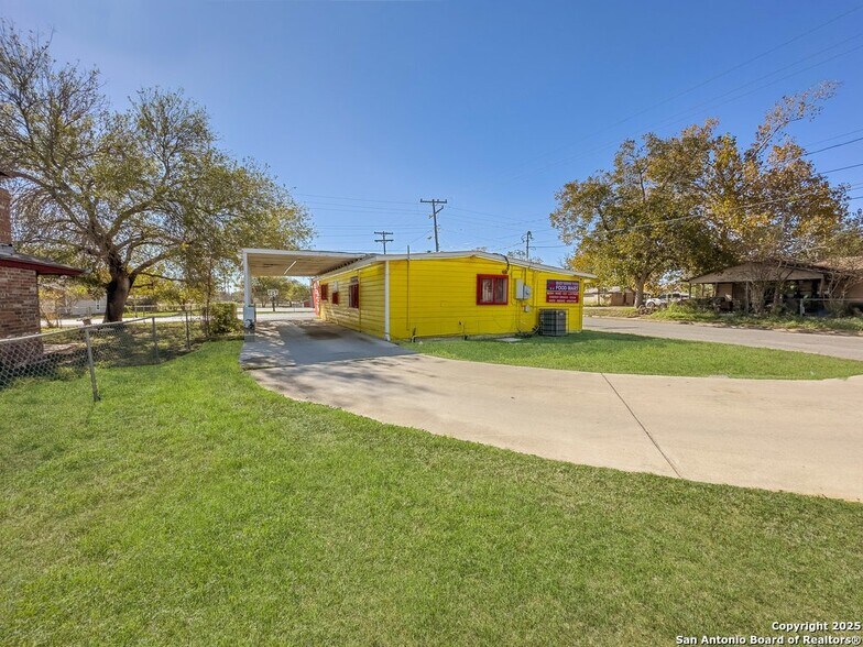 More Photos Of 702 Avenue H, Poteet Freestanding For Sale