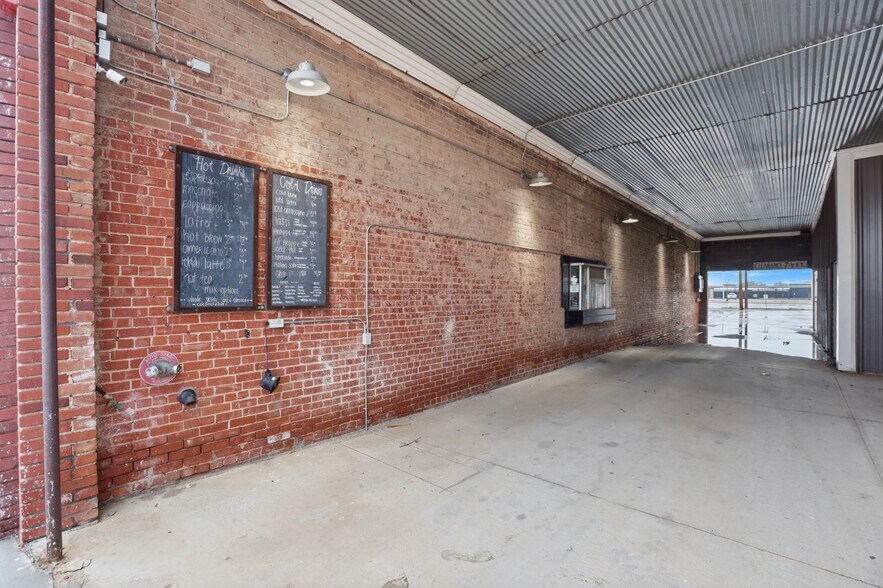 More Photos Of 122 E Randolph Ave, Enid Storefront Retail Residential For Sale