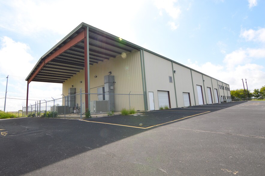 More Photos Of 2375 Walsh Rd, San Antonio Manufacturing For Sale