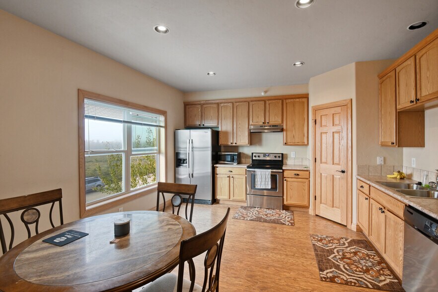 More Photos Of 299 Prairie Dr, Stanley Office For Sale