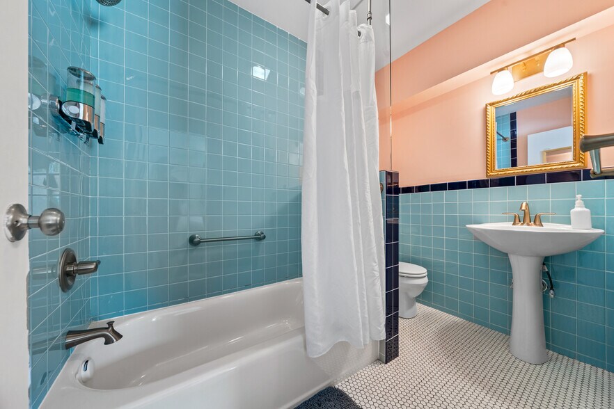 More Photos Of 741 Park Ave, Hot Springs Hotel For Sale