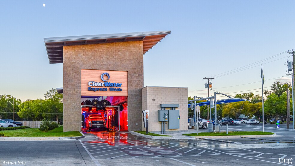 More Photos Of 809 W Henderson St, Cleburne Carwash For Sale