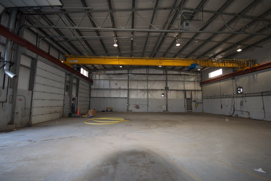 More Photos Of 5711 80th Ave SE, Calgary Warehouse For Lease