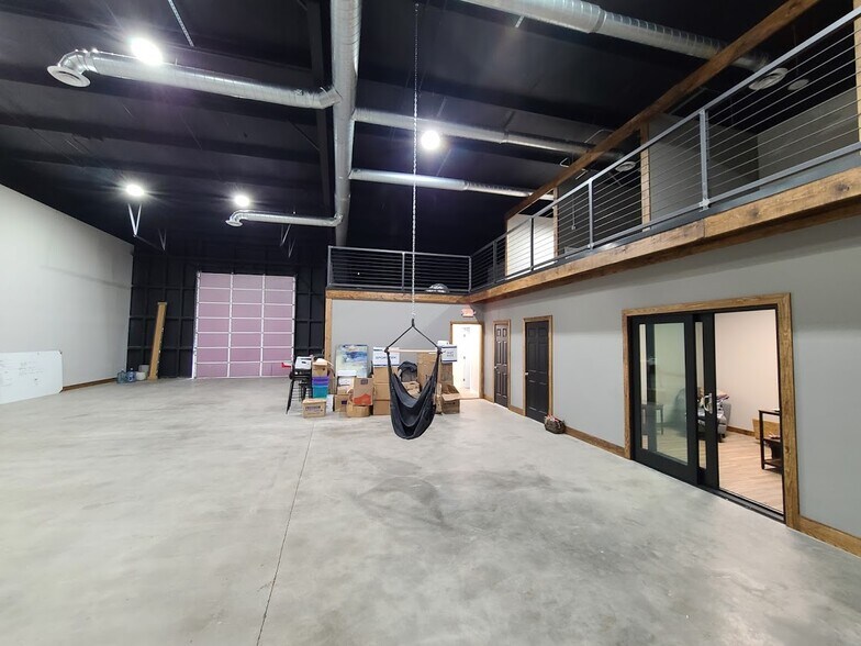 More Photos Of 311 E Saint Elmo Rd, Austin Office For Sale