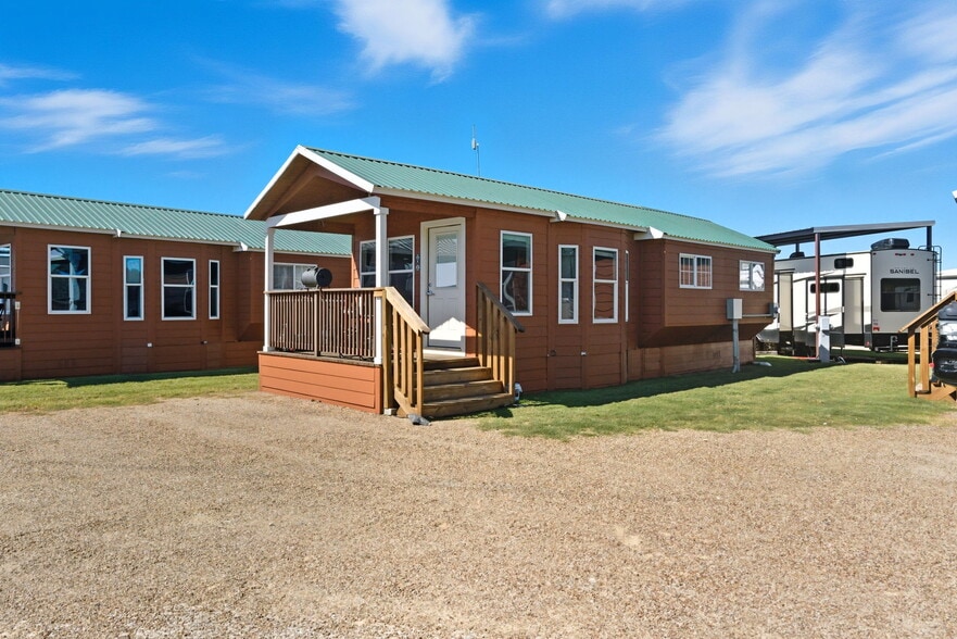 More Photos Of 351 My Ln, Millsap Trailer Camper Park For Sale