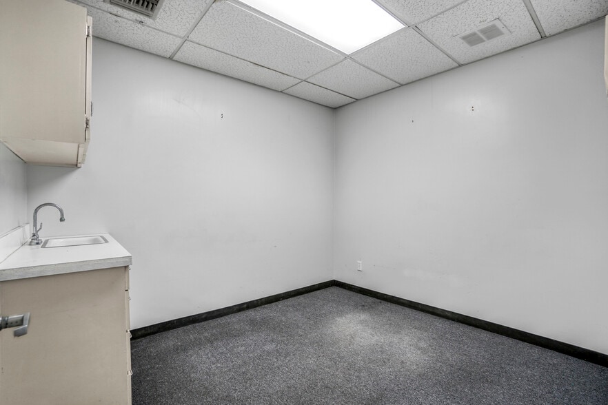 More Photos Of 214 S Locust St, Inglewood Medical For Lease