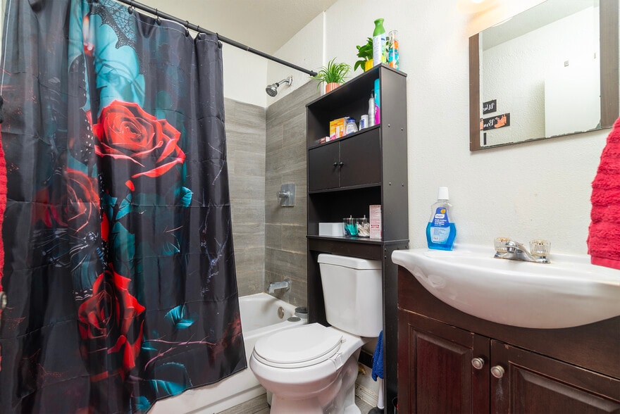 More Photos Of 2142 E Taylor St, Phoenix Multifamily For Sale