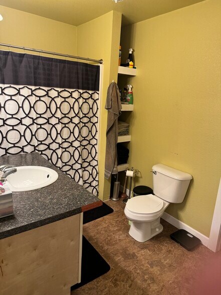 More Photos Of 134 E Market St, Colchester Restaurant For Sale