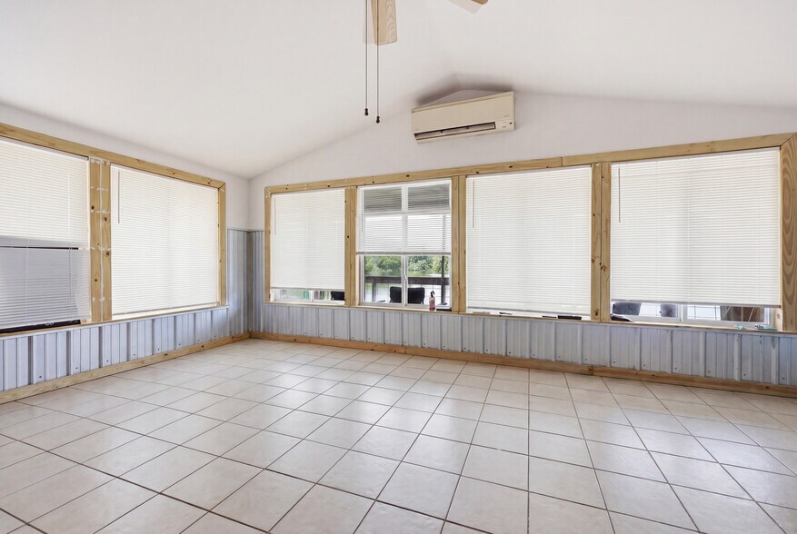 More Photos Of 505 3rd St, Cedar Key Restaurant For Sale