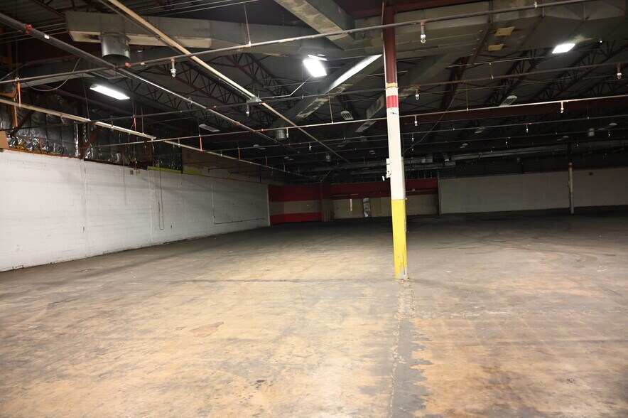 More Photos Of 2300 Claremont Ave, Ashland Storefront For Sale