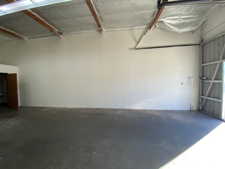 More Photos Of 15601 Producer Ln, Huntington Beach Industrial For Lease