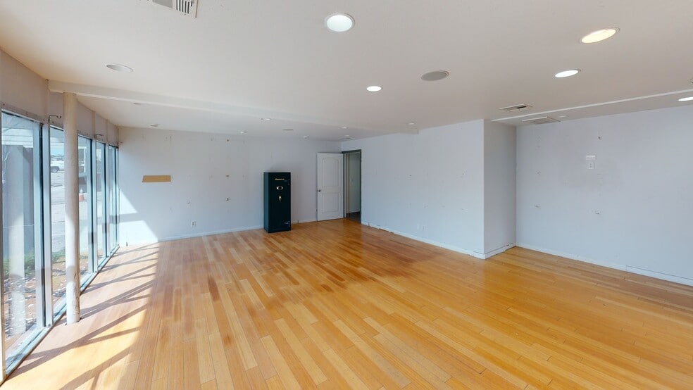 More Photos Of 6709 Burnet Ln, Austin Warehouse For Sale