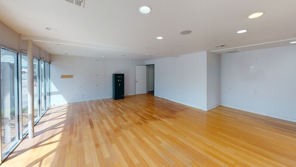 More Photos Of 6709 Burnet Ln, Austin Warehouse For Lease
