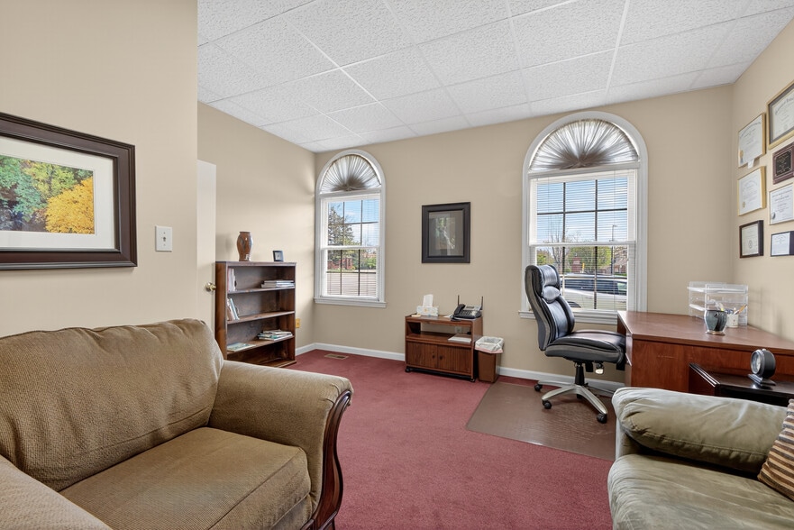 More Photos Of 519 Darby Creek Rd, Lexington Office For Sale