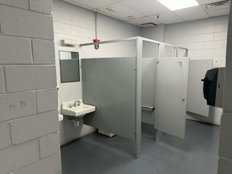 More Photos Of 1350 Cunningham Rd N, Kinston Warehouse For Lease