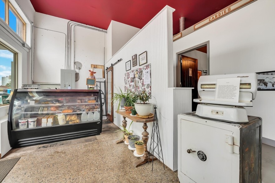 More Photos Of 100 W 4th St, Hobart Restaurant For Sale