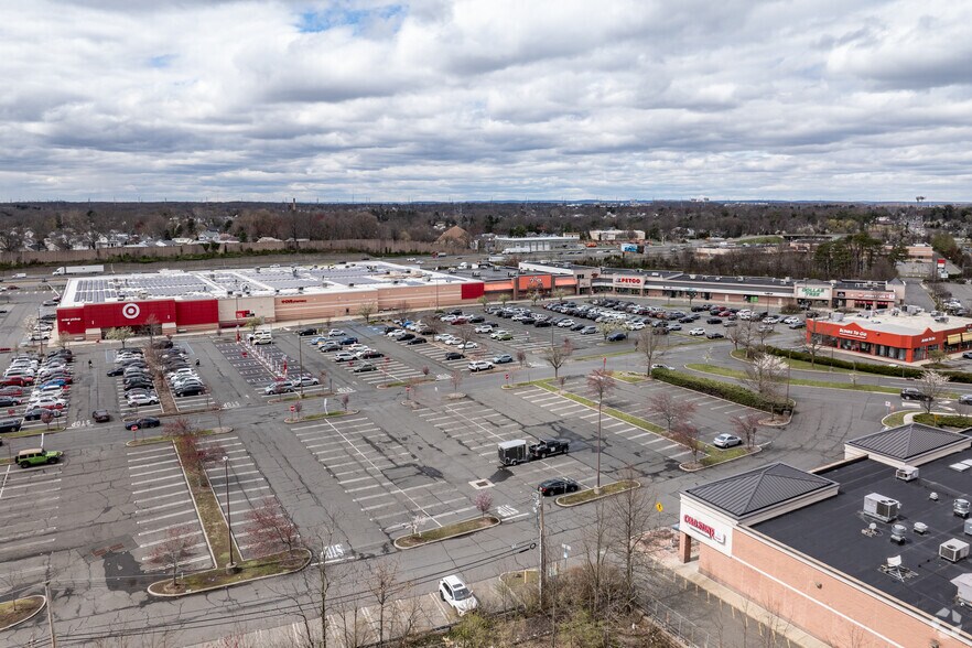 More Photos Of 350-400 Ryders Ln, Milltown General Retail For Lease