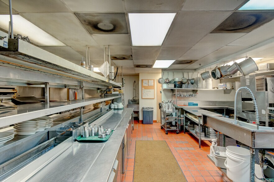 More Photos Of 1702 Park Hill Dr, Gainesville Restaurant For Sale