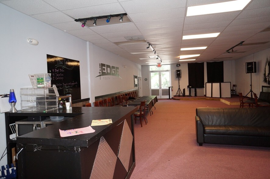 More Photos Of 1420 Ribaut Rd, Port Royal Freestanding For Lease